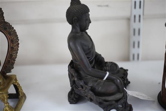 A Chinese bronze seated figure of Buddha Shakyamuni, 18th/19th century, total height 18.5cm